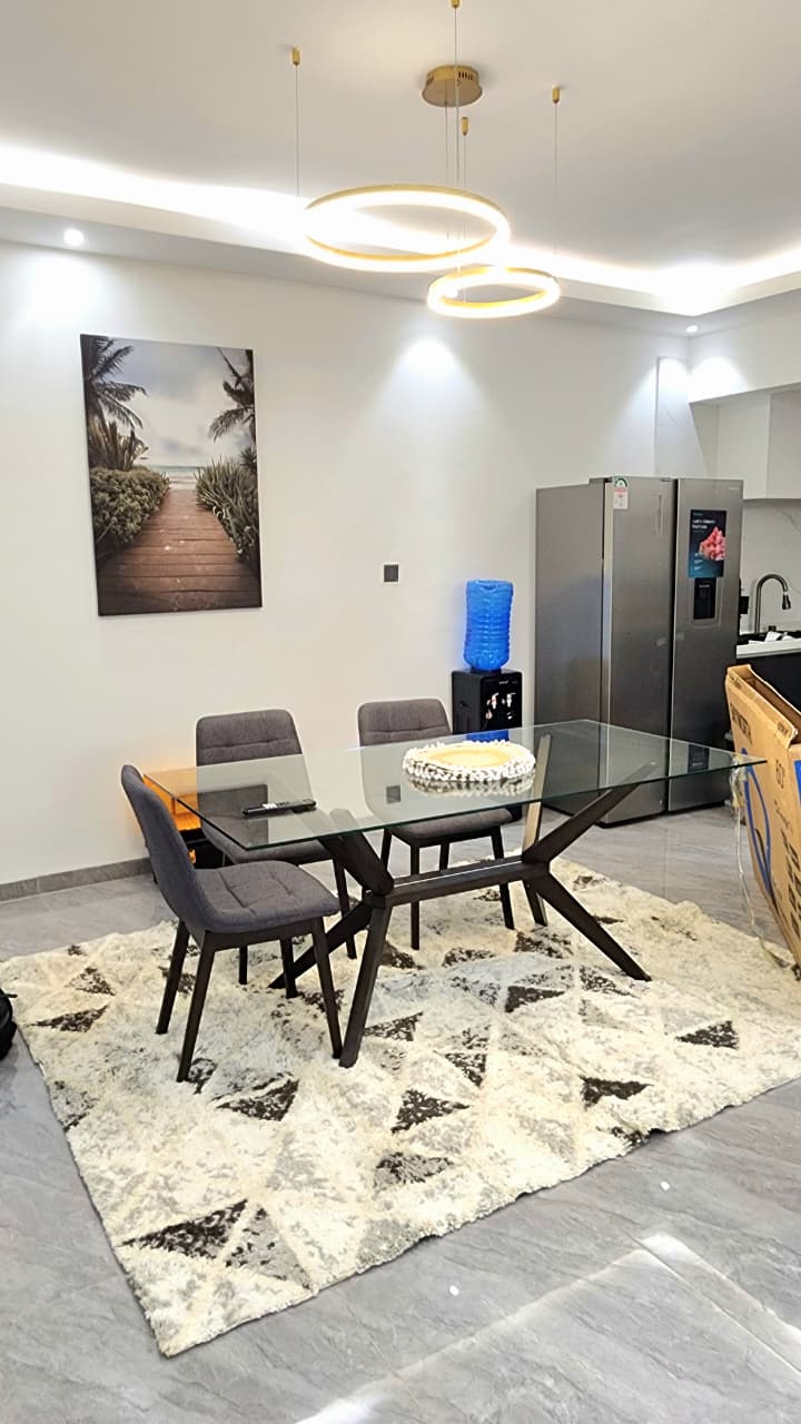 4bedrooms plus dsq fully furnished to let