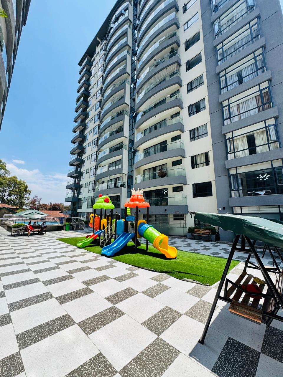 Airbnb Fully Furnished 4 bedrooms plus dsq to let long term or short term stay