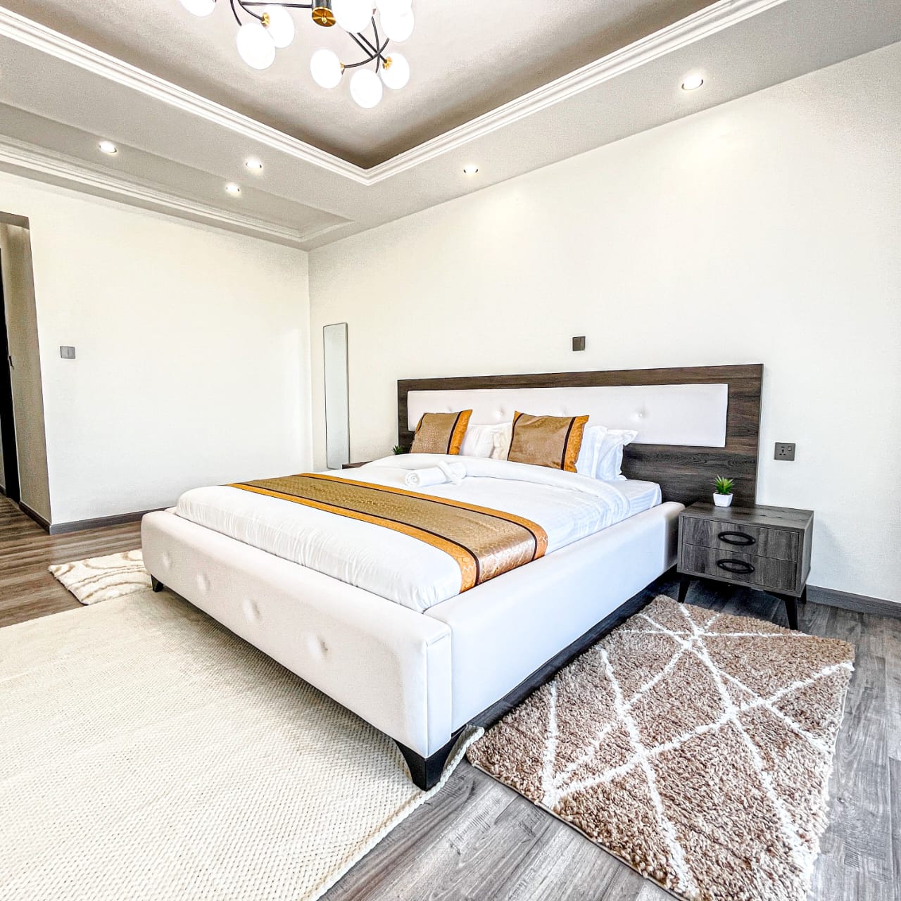 Airbnb Fully Furnished 4 bedrooms plus dsq to let long term or short term stay